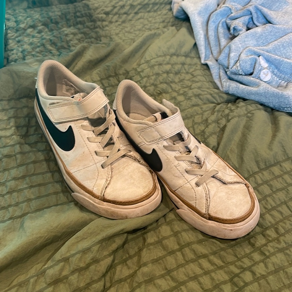 Nike girl Velcro sneakers size 2Y